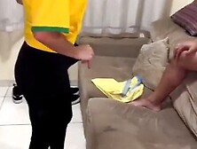 Casada novinha dando a bucetinha pro seu tio na frente do corno