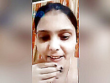 Today Exclusive- Hot Desi Girl Shows Her Boobs