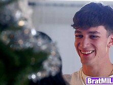 Giant titties stepmom mother I'd like to fuck Jennifer White sucks and screws stepson for xmas