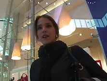 Teeny In Der Mall Angesprochen Und Von Two Typen Auf Gefickt