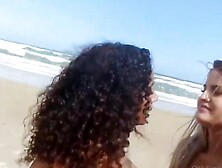 Morena E Loira Curtindo A Praia Gostoso