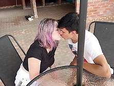 LE ENSEÑO A BESAR A MI HERMANASTRO PERO SE ME SALE DE LAS MANOS