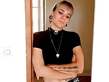 Ma colocataire coquine me doit un loyer elle a trouver une bonne solution