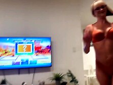 Hot Florida playgirl bouncing her butt & throating jock