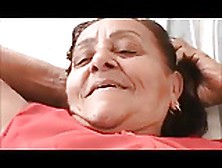 Fudeo e gozou na buceta da velha tarada