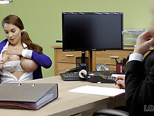 Buxom Ha Un Nuovo Seno Ma Non Ha Soldi Per Pagarli