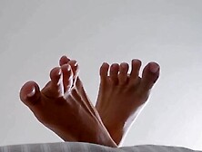 Toe Spread To Satisfy Your Foot Fetish - New Zealand Accent