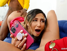 https://xhand. com/videos/156912/br-hipster-queens-clown-boys-for-clicks-van-wylde-gianna-dior-eliza-ibarra-chris-blaccwood-01250