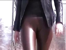 Sexy Lederen Cameltoe Buiten