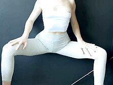Stunning giantess Hollyharlot shows off her gorgeous yoga moves while rocking those stretch pants
