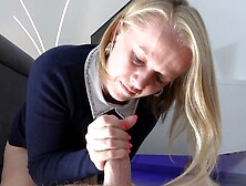 Dirty Hans pleases seductive Foxy with amateurs' moves