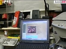 sabine laesst sich inside der Firma fingern