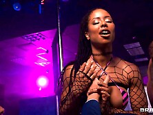 Ménage à trois de strippers Kira com Xander e Van Wylde