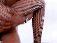 Riley Steele está apaixonada por um grande pênis negro