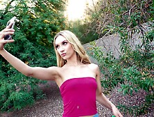 Jazmin Luv finds her lost dog with help of a stranger - BangTrickery