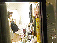 Smartphone personal shooting A video of the daily life of an innocent JD obsessively taken from a windo. 215