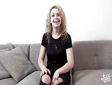 Casting Leila horny curly hair blonde