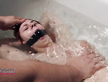 Nathalie's Bathtub Sex-Games