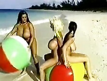 Tetonas.  Fantasias en la playa