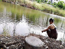 Fn068 Bathing In A Warm Park Drink With A Happy Atmosphere