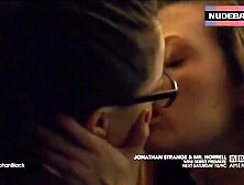 Tatiana Maslany Lesbian Kiss – Orphan Black