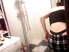 Симпатичная В Ванной - Слюнявый Минет, Сперма На Сиськах