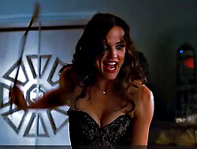 Jennifer Garner in deep cleavage