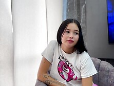 Linda hermanastra hispanic paga celular con sexo duro y me hace venir rico en sus tetas.