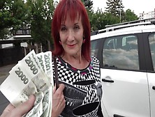 Noname's legs on shoulders action