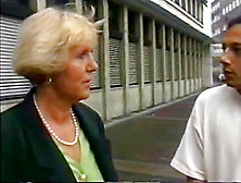 Geile alte Hausfrau in Strapsen u Nylons - anal gefickt xxx 16m48s