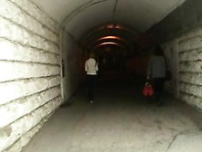 horny public train pijpen en sperma lopen in publiek