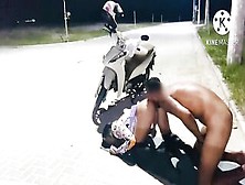 Biker Walked By And Saw The Wicked In A Suit Out Of Pants And Came Back To Put Her To Breast And Fuder Her Butt In The Centre Of