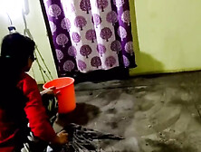 Desi Maid skank ki gaand dekhkar chuchi daba kar chudai kar diya