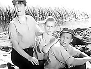 Tytot ja pojat samasta kylasta (1951)