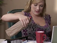 Vicky Vixen asserts her authority to Sophia Jade