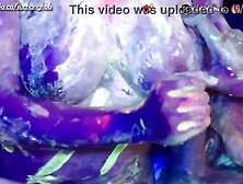 Covering the entire body with fluorescent paint and having sex below ebony light,  the visual impact is super!