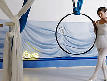 Sweet ballerina Aurora Heat is trying to seduce you