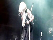 Taylor Momsen - Flashing Tits - Flash Boobs