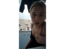 russian girl masturbates on cam