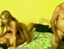 Madura peruana se la cogen entre dos!