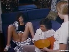 Linda Lovelace shows off her classic deepthroat blowjob