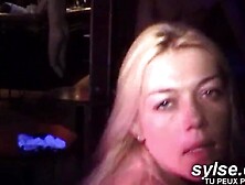 Jeune coquine offerte en partouze