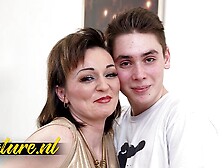 Nice ass trailer with flashy women from Mature NL