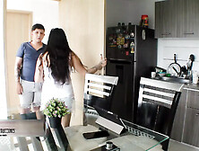 My stepsister is such a girl that she comes looking for me just to fuck her vagina - Porno en Español