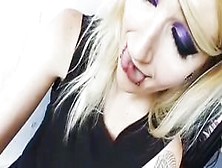 Emo Teen Girl Tongue Play(Tonguesplit)