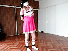 90 Minutes with a Dildo That Automatically Pistons When She Moves Her Feet