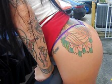 A vagabunda Lilith Morningstar é fodida à vontade na garagem