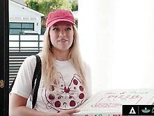 NURU MASSAGE - Hawt Pizza Angel River Lynn Gives Sexy Complementary Massage To This Favourable Client