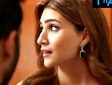 Kriti Sanon Sexy Scene in Teri Baaton Mein Aisa Uljha Jiya