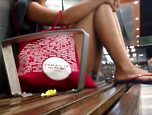 Hot Girl Candid Bare Legs And Hot Feet (faceshot)